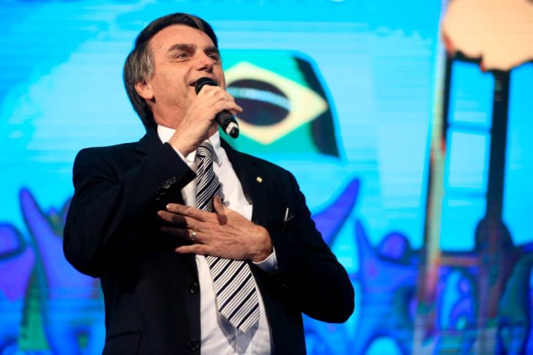 Manifestação pró-Bolsonaro tinge a Avenida Paulista de verde e amarelo