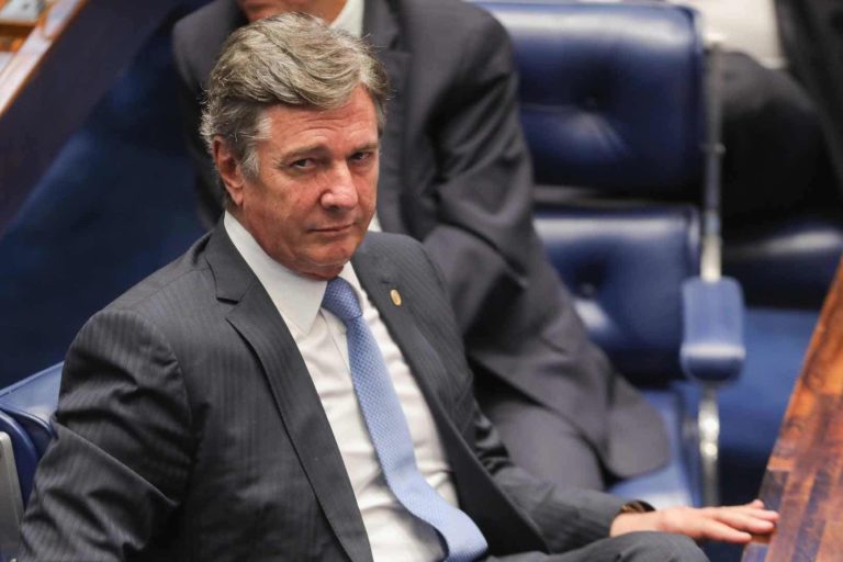 Fernando Collor entra na disputa pela presidência do Senado