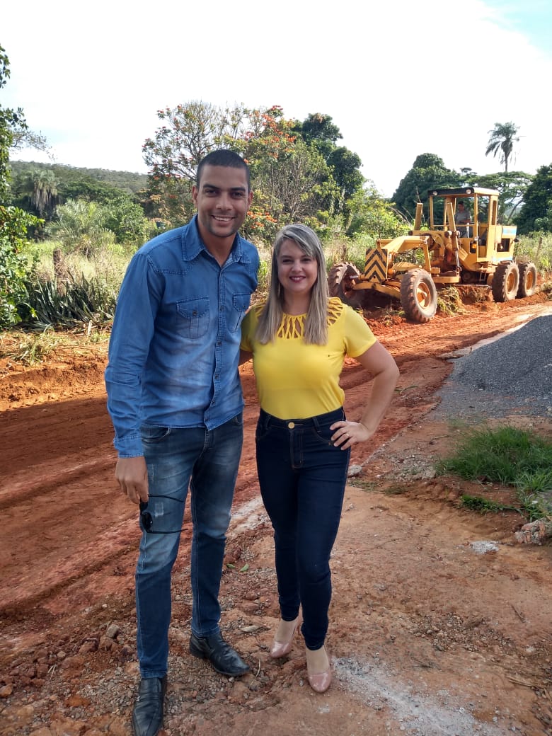 Jornalista Cláudio Ulhoa e a Diretora Magda da Escola Classe Núcleo Rural Córrego do Atoleiro