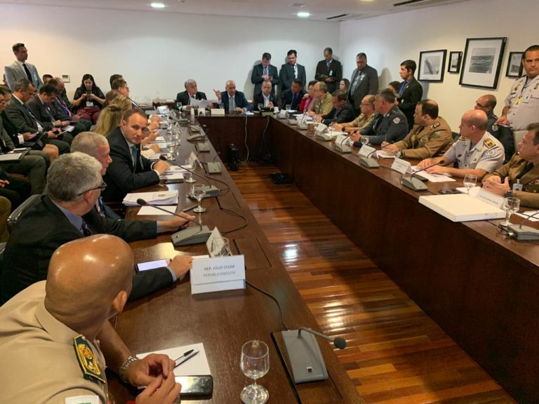 Izalci Lucas defende Forças de Segurança no Palácio do Planalto