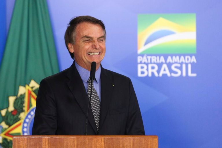 Bolsonaro parabeniza Toffoli e André Mendonça por derrubada de liminar que aumentou DPVAT