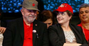 Ex-presidentes Dilma e ex-presidiário Luiz Inácio Lula da Silva (PT)