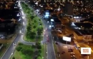 A avenida Joaquim Domingo Roriz já está toda iluminada com lâmpadas de led