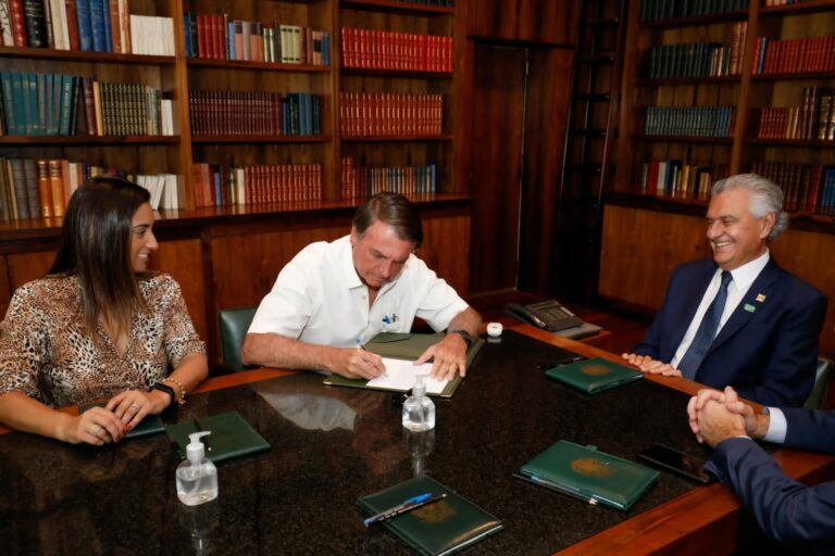 Com articulação de Flávia Arruda, Goiás recebe do Governo Federal plano de recuperação fiscal