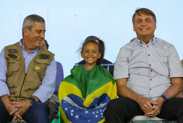 Bolsonaro confirma ex-ministro Braga Netto como candidato a vice