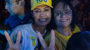 Michelle Bolsonaro e Damares durante campanha ao Senado da ex-ministra da Mulher, Família e Direitos Humanos do Brasil.