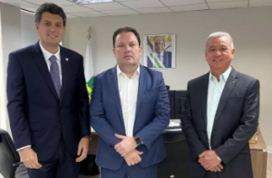 Eduardo Pedrosa, Ferraz e Nascimento se reuniram nesta terça-feira.