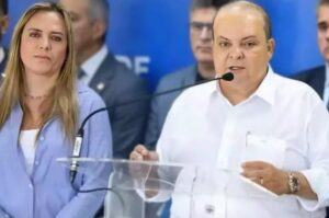 Governador do DF, Ibaneis Rocha, ao lado da vice-governadora do DF, Celina Leão (PP).