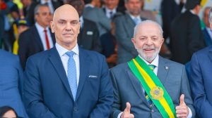 Ministro do STF, Alexandre de Moraes, com o presidente Lula (PT)