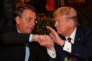 Ex-presidente da República Jair Bolsonaro, em jantar com o presidente dos Estados Unidos, Donald Trump, em 2020.