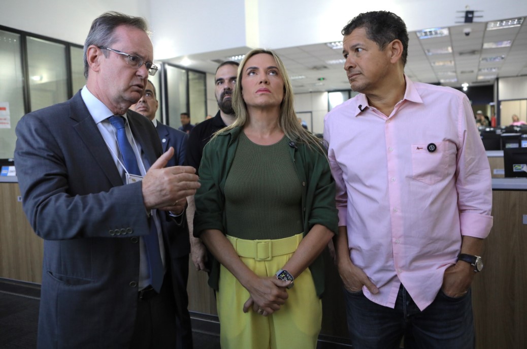 A governadora em exercício do Distrito Federal, Celina Leão, acompanhou o trabalho da segurança pública