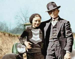 Bonnie e Clyde foram um casal de criminosos dos anos 1930 que aterrorizaram o centro dos Estados Unidos durante a Grande Depressão, cometendo assaltos e assassinatos. Formaram a gangue Barrel e, após fugirem da polícia e serem caçados pelo país, foram mortos numa emboscada em 1934.