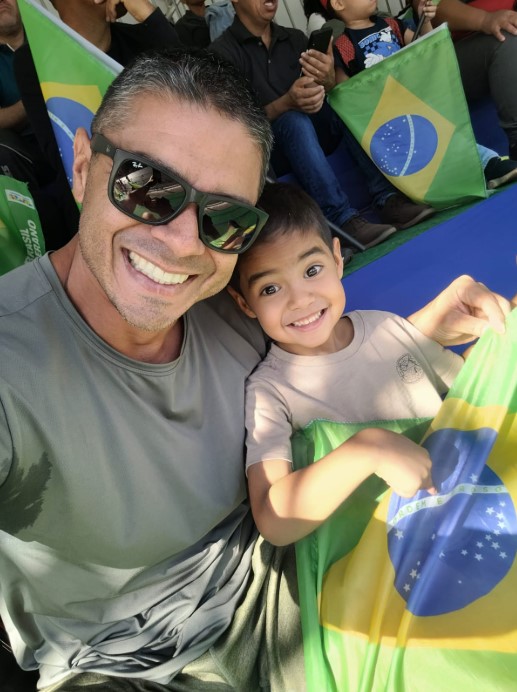 O militar Rodolfo Santos, 41 anos, levou o filho Bernardo, 5, pela primeira vez ao desfile cívico e gostou do que viu.