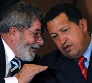 Coronel Golpista Hugo Chávez e o amigo Lula, na época referida na denúncia: Rindo à toa.