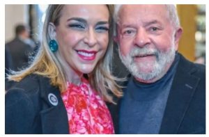 A lobista Roberta Luchsinger com Lula, que disse não a conhecer.